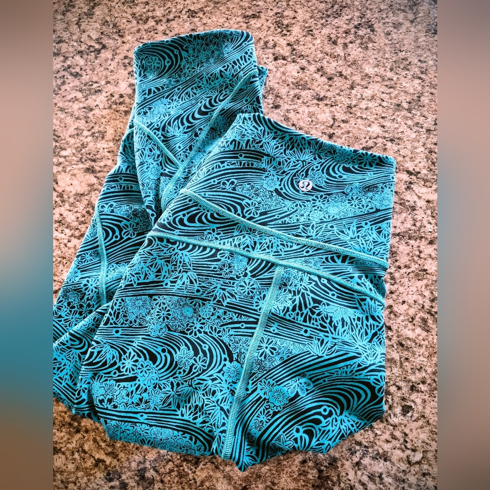 Lululemon Teal And Black Patterned Leggings - Like NEW